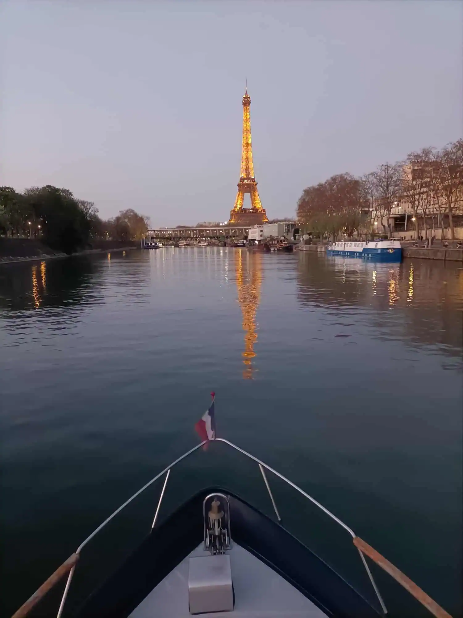 Navigation entre amis au cœur de Paris
