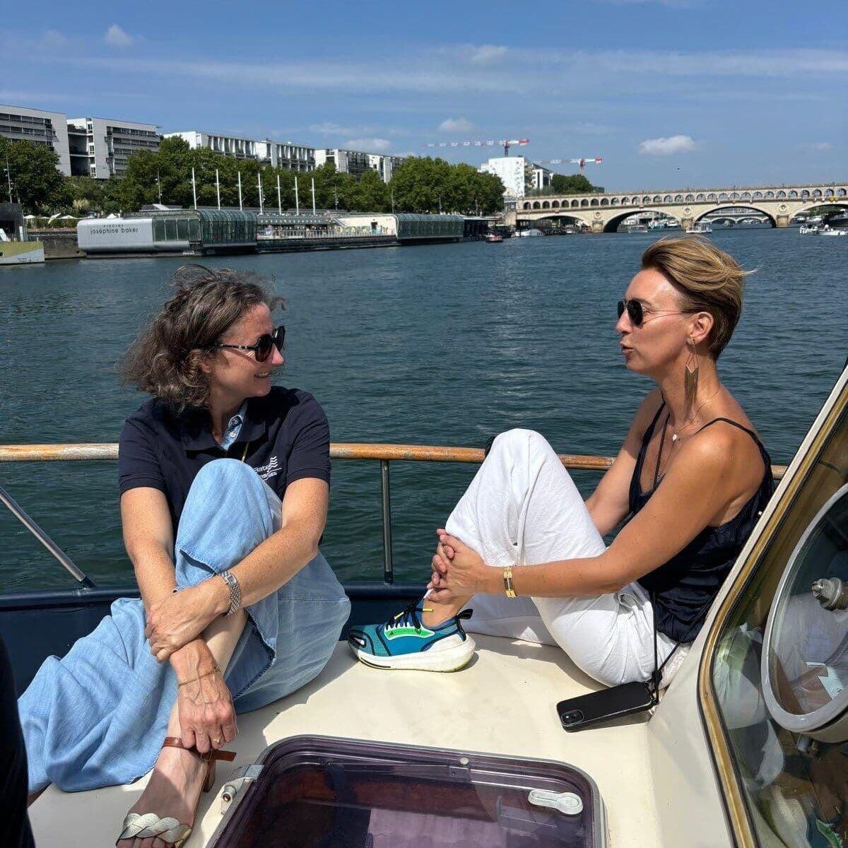 📍 Paris en août... sans la foule, avec le charme.
Et si vous (re)découvriez la Seine en bateau priv