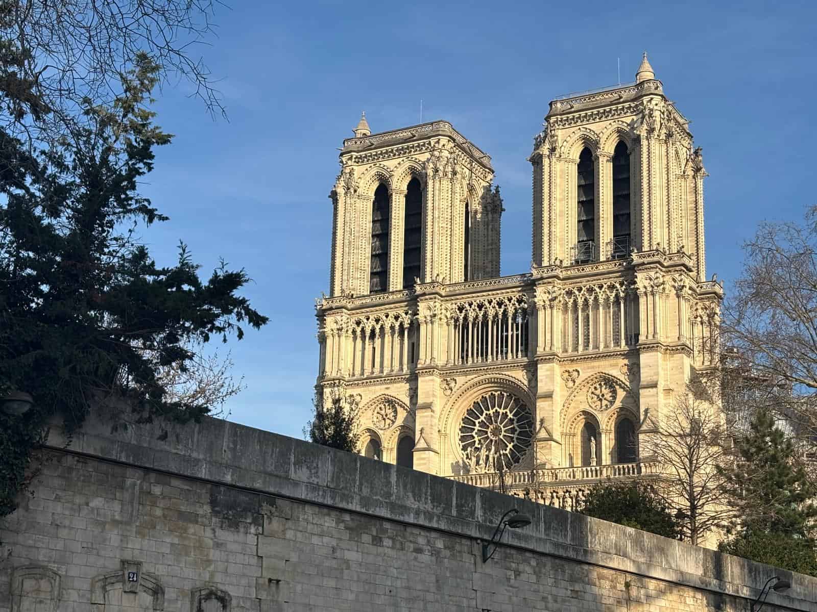 Panorama parisien depuis la Seine