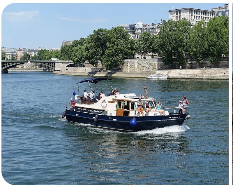 Apéro en bateau sur la Seine à Paris : l’idée tendance du printemps