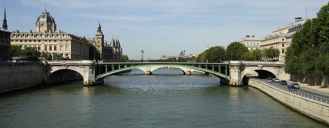 Croisière Privée sur la Seine - Un Bateau à Paris - Le Pont Notre Dame