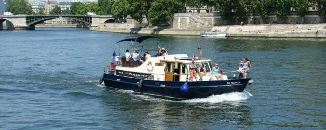Croisière Privée sur la Seine - Un Bateau à Paris - Le Senang sur la Seine