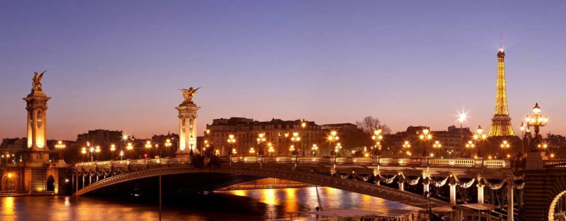 Croisière Privée sur la Seine - Un Bateau à Paris - Pont Alexandre III et Tour Eiffel