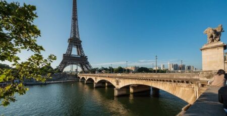 Croisière Privée sur la Seine - Un Bateau à Paris - Pont de l'Alma et Tour Eiffel
