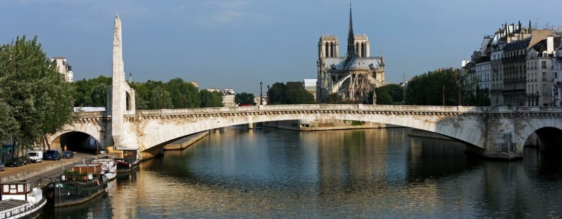 Croisière Privée sur la Seine - Un Bateau à Paris - Le Pont de la Tournelle